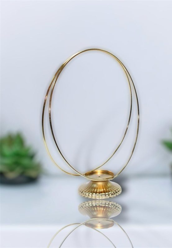 Krem tonlarda söz masası süsleme