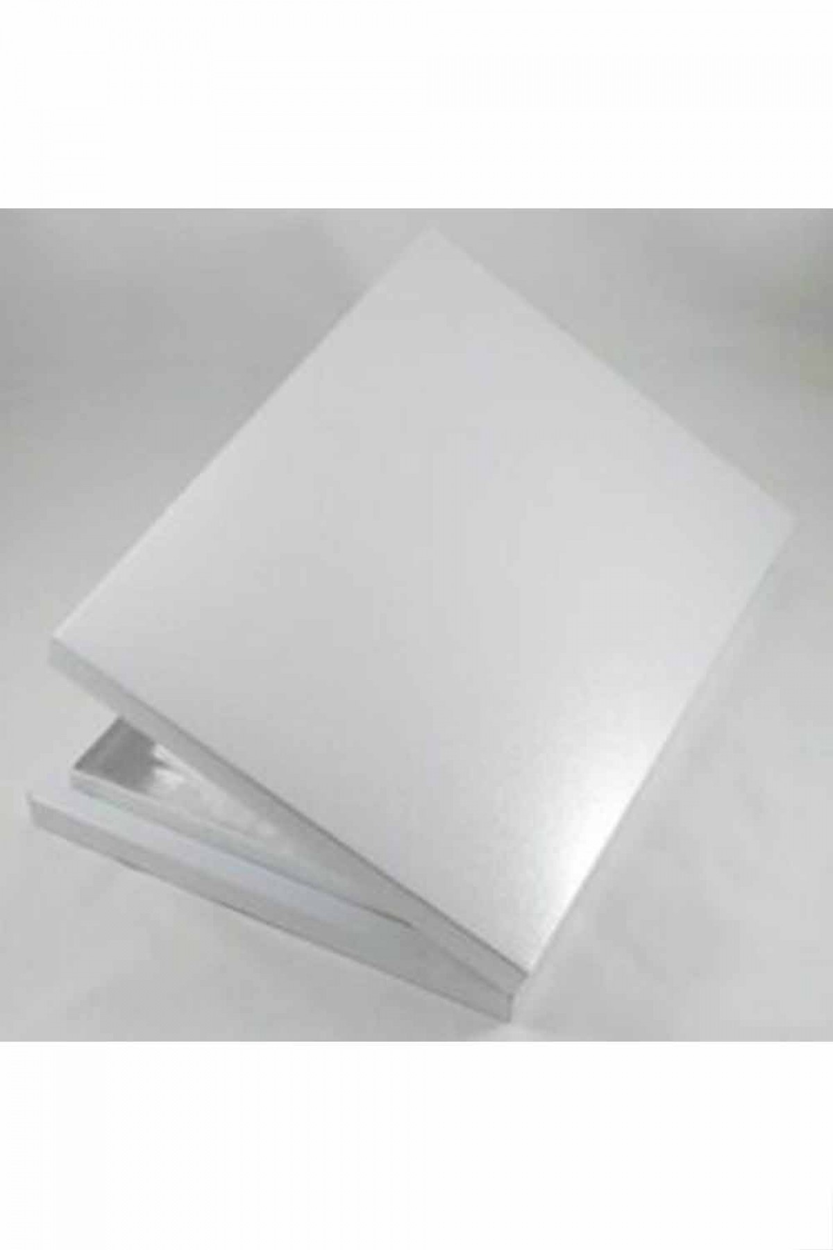 Gümüş 16’lı Çikolata Kutusu 23×22 Cm Gümüş 16’lı Çikolata Kutusu 23×22 Cm