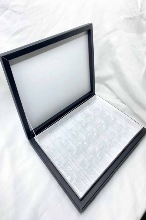 Siyah 24’lü Çikolata Kutusu 23x31 Cm