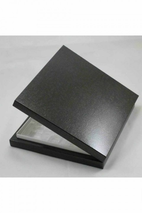 Siyah 24’lü Çikolata Kutusu 23x31 Cm