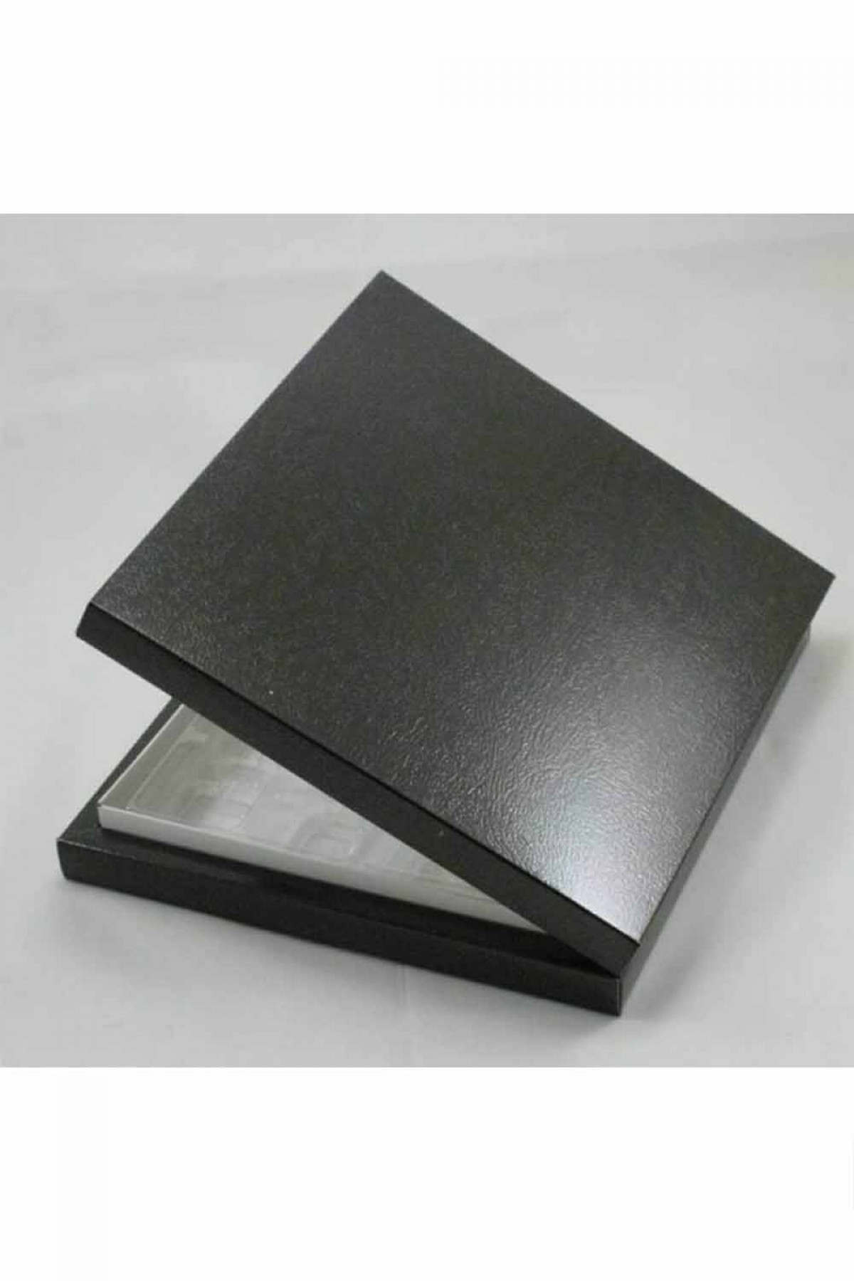 Siyah 24’lü Çikolata Kutusu 23x31 Cm Siyah 24’lü Çikolata Kutusu 23x31 Cm
